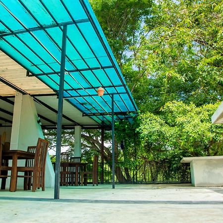 Sharta Yala Hotel Tissamaharama Ngoại thất bức ảnh