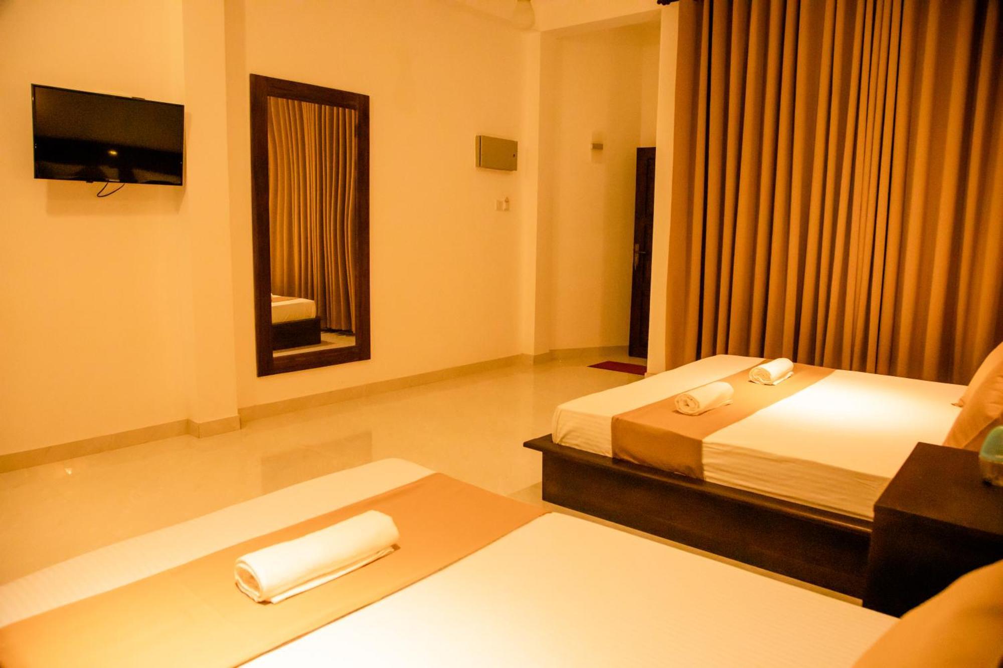 Sharta Yala Hotel Tissamaharama Ngoại thất bức ảnh