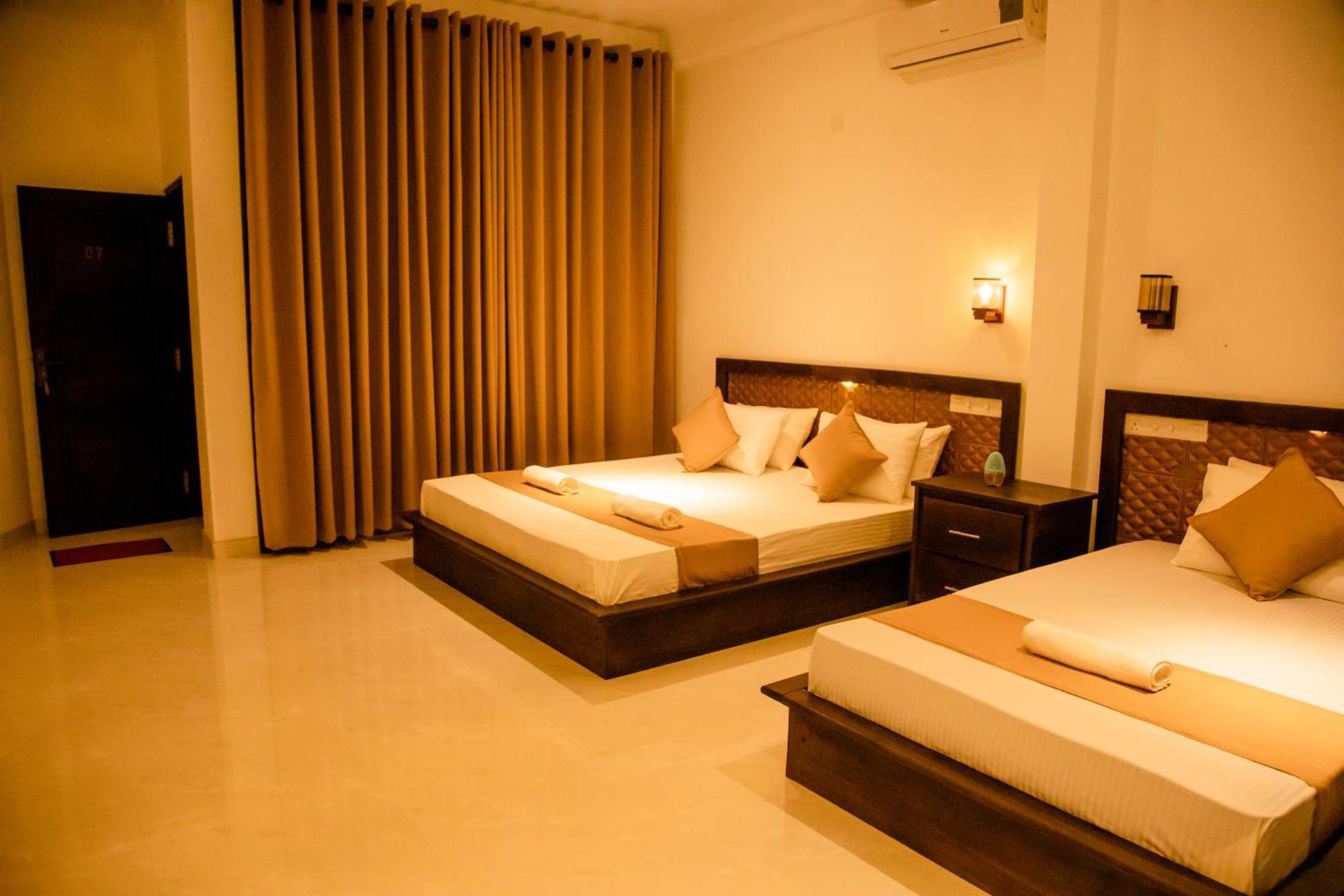 Sharta Yala Hotel Tissamaharama Ngoại thất bức ảnh